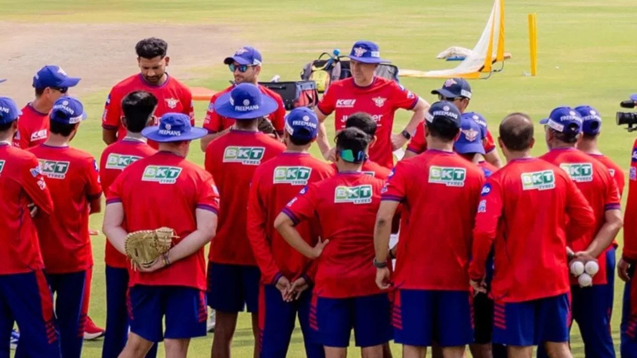 ગયા સિઝનમાં પણ સમાન પરિસ્થિતિ જોવા મળી હતી, જ્યાં ઘણી ટીમો 14 પોઈન્ટ પર હતી, પરંતુ સારો નેટ રન રેટ હોવાને કારણે RCB પ્લેઓફમાં પહોંચી શકી હતી. લખનૌ માટે હવે દરેક મેચ ‘કરો યા મરો’ સમાન છે.