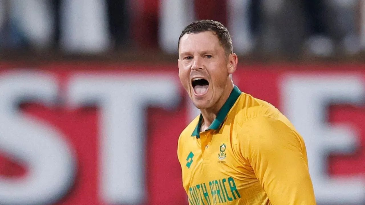 રિપોર્ટ મુજબ, દક્ષિણ આફ્રિકાનો ડાબોડી સ્પિન ઓલરાઉન્ડર જ્યોર્જ લિન્ડે હસરંગાની જગ્યાએ ટીમમાં સામેલ થઈ  શકે છે. લિન્ડેએ અત્યાર સુધી 37 T20 ઈન્ટરનેશનલ મેચોમાં 35 વિકેટ લીધી છે અને વિવિધ લીગમાં રમવાનો અનુભવ પણ છે.