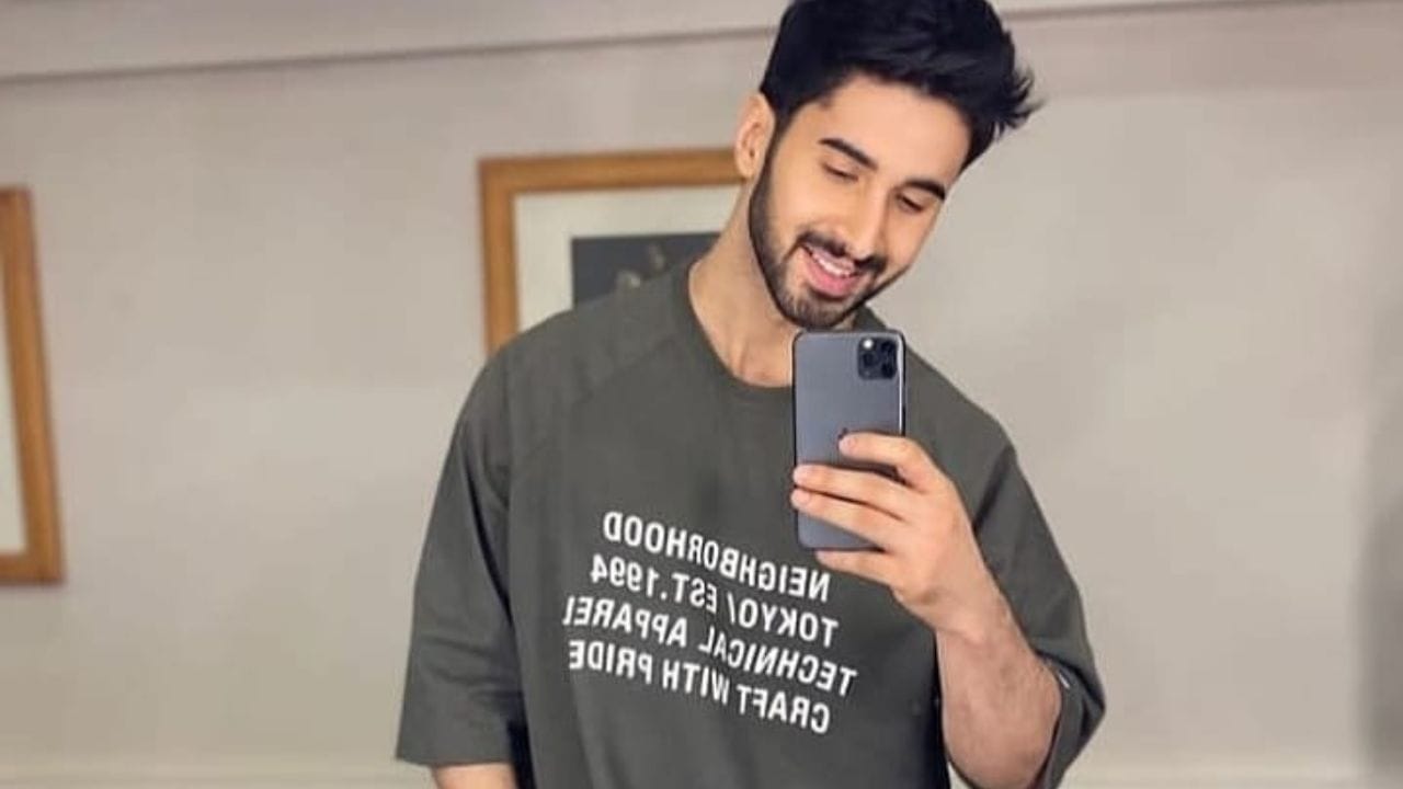  તેમણે ટીવી શો પોરસ (2017–2018)માં નામાંકિત યોદ્ધાના પાત્ર માટે વધુ ધ્યાન ખેંચ્યું, જે ઇતિહાસના સૌથી મોંઘા ભારતીય ટેલિવિઝન શોમાંનો એક છે.  (all photo : social media)