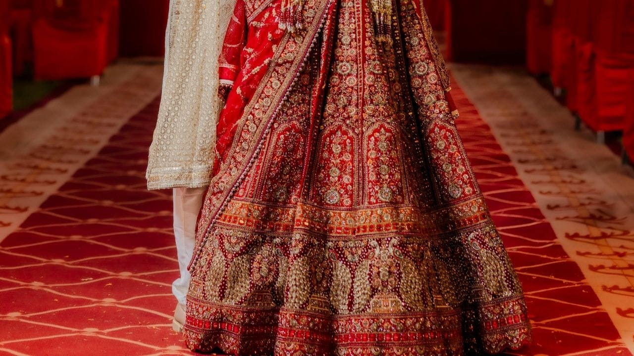 જો કે, જો શરૂઆતથી જ લગ્ન કરવાનો કોઈ ઇરાદો ન હોય, અને વચન ફક્ત લલચાવવા માટે આપવામાં આવ્યું હોય, તો કેસ ગુનાહિત બની શકે છે અને જેલની સજા થઈ શકે છે.આ તે જગ્યા છે જ્યાં મામલો જટિલ બની જાય છે. પોલીસ અને કોર્ટે મેસેજ, ચેટ્સ, કોલ રેકોર્ડ્સ અને સાક્ષીઓની તપાસ કરવી પડે છે. એ નક્કી કરવું મુશ્કેલ છે કે સંબંધ ખરેખર તૂટી ગયો હતો કે આયોજિત વિશ્વાસઘાત હતો. આવા કિસ્સાઓમાં ટ્રાયલ લાંબો સમય લાગી શકે છે.