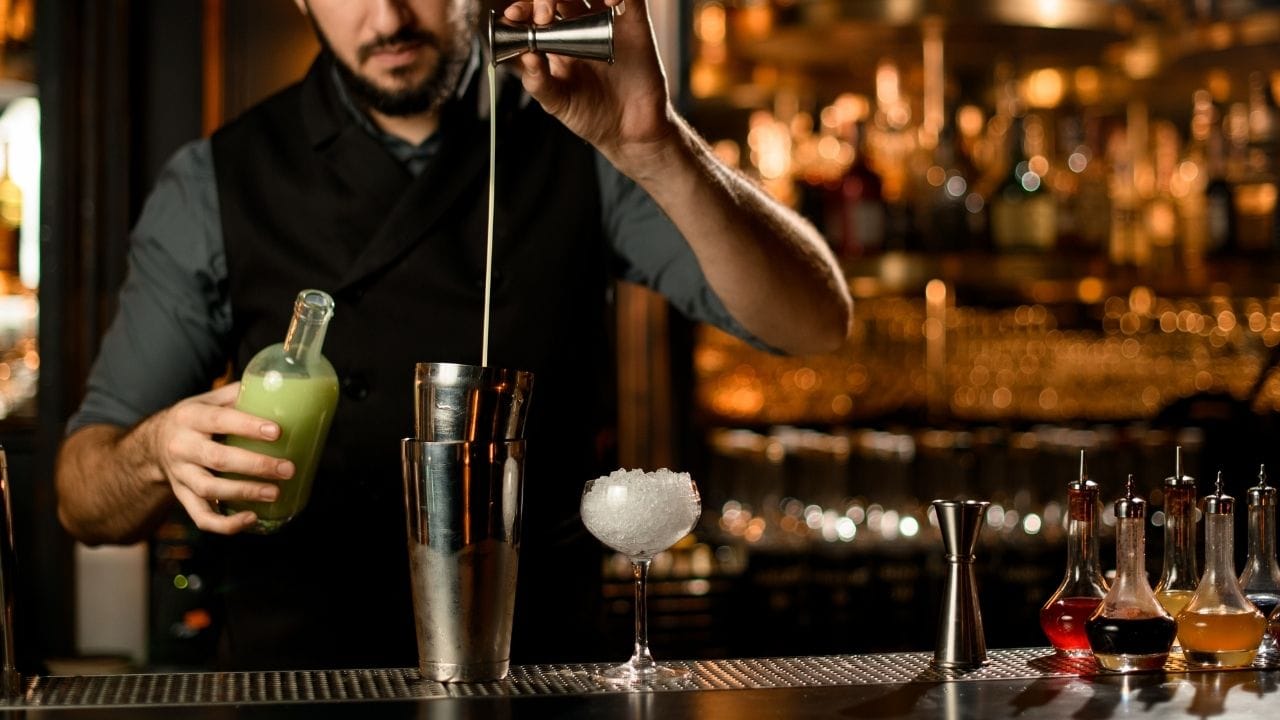 સરકારના આ નિર્ણય બાદ, શહેરની એક થ્રી-સ્ટાર હોટલને દારૂ વેચાણ માટે લાઇસન્સ પણ આપવામાં આવ્યું છે. આ હોટેલ પોતાના પરિસરમાં વાઇન શોપ ચલાવી શકશે. જો કે, દારૂ ફક્ત માન્ય પરમિટ ધરાવતા લોકો અને પ્રવાસીઓને જ પીરસવામાં આવશે. આ સાથે, દારૂબંધી કાયદાના તમામ નિયમોનું કડક પાલન ફરજિયાત રહેશે.