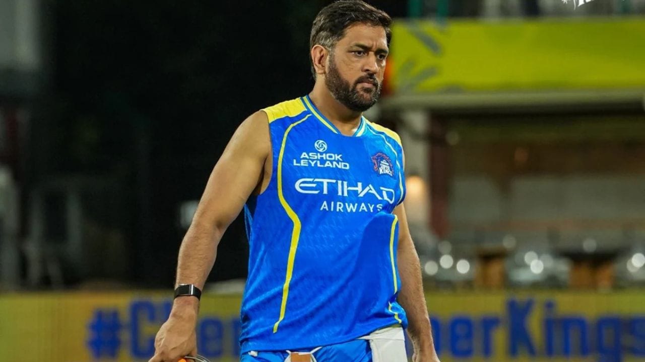 CSK ચાહકો આ સમાચારની આતુરતાથી રાહ જોઈ રહ્યા હતા. જોકે, ગુજરાત ટાઈટન્સ સામેની મેચ પછી CSKના મુખ્ય કોચ સ્ટીફન ફ્લેમિંગ તરફથી મળેલા અપડેટથી ધોનીના પુનરાગમન અંગે સસ્પેન્સ વધુ ગાઢ બન્યું છે. ફ્લેમિંગના મતે ધોનીની ઈજા વધુ ગંભીર છે.