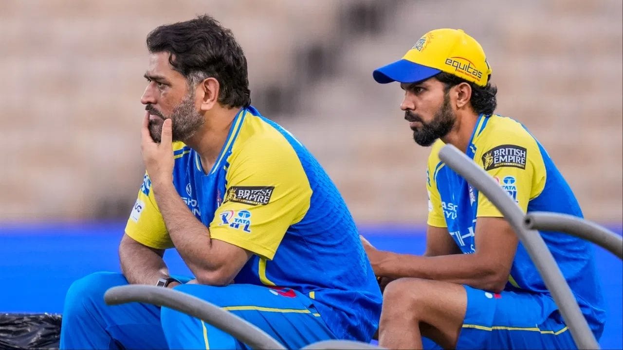 44 વર્ષીય ધોનીએ અગાઉ ઇજાઓ સાથે IPL રમી છે, પરંતુ આ સિઝનમાં અત્યારસુધી CSK એ રમેલી તમામ આઠ મેચોમાં ધોનીની ગેરહાજરી તેની ઇજાની ગંભીરતા દર્શાવે છે. તેની રિકવરીમાં ટીમની અપેક્ષા કરતાં વધુ સમય લાગી રહ્યો છે.