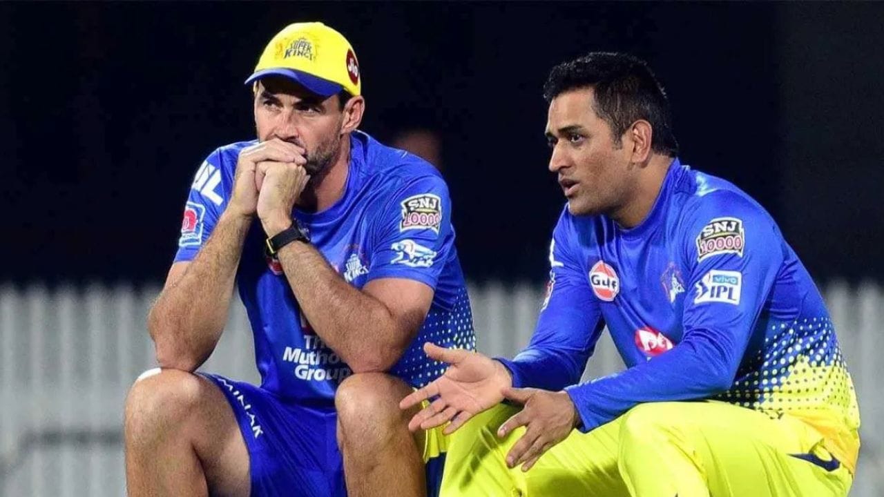 સ્ટીફન ફ્લેમિંગે કહ્યું કે આ ઈજામાંથી સ્વસ્થ થવું સરળ નથી. તેથી જ અમે શરૂઆતમાં સાવચેતી રાખી હતી. જોકે વોર્મ-અપ મેચ દરમિયાન ઈજા વધુ ગંભીર થઈ હતી. ફ્લેમિંગના મતે, ધોની સતત શક્ય તેટલી ઝડપથી ફીટ થવાનો પ્રયાસ કરી રહ્યો છે. ધોનીએ સિઝન શરુ થતા પહેલા પ્રેક્ટિસ મેચમાં વધુ પડતી મહેનત કરી હતી, જેના કારણે ઈજા ફરી ગંભીર થઈ ગઈ.