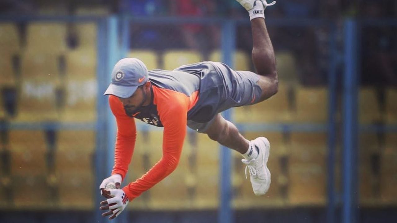 મનીષ કૃષ્ણાનંદ પાંડેનો જન્મ 10 સપ્ટેમ્બર 1989ના રોજ થયો છે. તે એક ભારતીય ક્રિકેટર છે. તે જમણા હાથે ટોપ-ઓર્ડર બેટ્સમેન છે જે સ્થાનિક ક્રિકેટમાં કર્ણાટક અને ઇન્ડિયન પ્રીમિયર લીગ (IPL) માં કોલકાતા નાઈટ રાઇડર્સનું પ્રતિનિધિત્વ કરે છે.