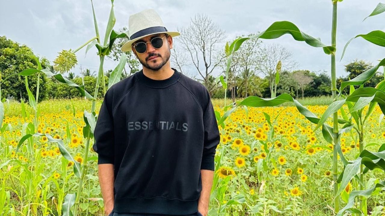 જૂન 2017માં ચેમ્પિયન્સ ટ્રોફી માટે તેને 15 સભ્યોની ટીમમાં સ્થાન આપવામાં આવ્યું હતું. જોકે, આઈપીએલ દરમિયાન તે ઘાયલ થયો હતો અને ભારત માટે આઈસીસી ઇવેન્ટ ચૂકી ગયો હતો.