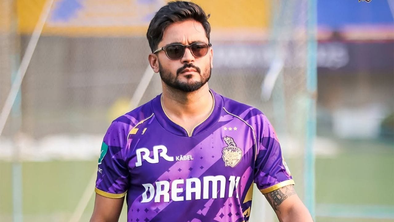 જૂન 2021માં, તેને શ્રીલંકા સામેની સીરિઝ માટે ભારતની વનડે ઇન્ટરનેશનલ (ODI) અને T20I ટીમમાં સ્થાન આપવામાં આવ્યું હતું.