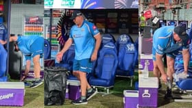 IPL 2026: નરેન્દ્ર મોદી સ્ટેડિયમમાં કચરો ઉપાડતો જોવા મળ્યો દિગ્ગજ