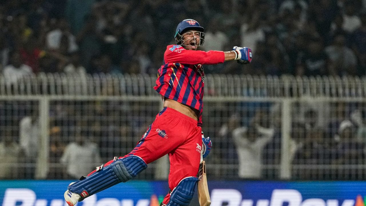 મુકુલ ચૌધરી એક ભારતીય ક્રિકેટર છે જે વિકેટકીપર-બેટ્સમેન તરીકે રમે છે. તે સ્થાનિક ક્રિકેટમાં રાજસ્થાન અને ઇન્ડિયન પ્રીમિયર લીગમાં લખનૌ સુપર જાયન્ટ્સ માટે રમે છે.