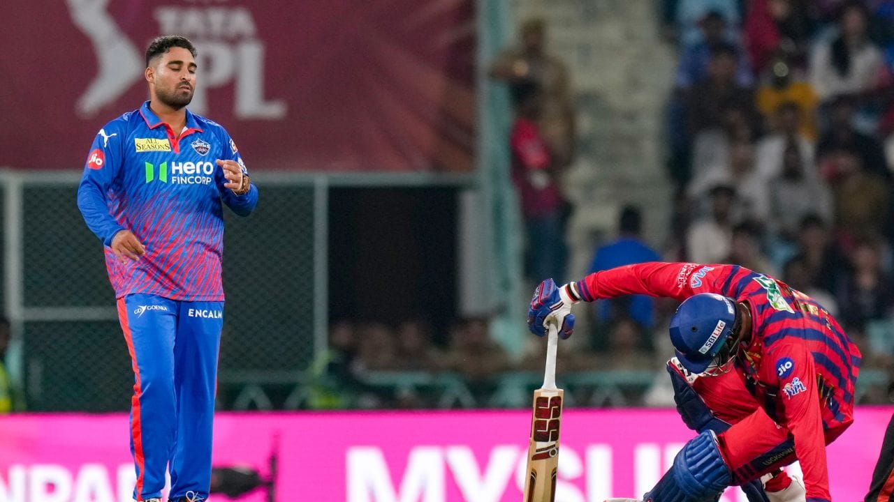 મુકુલ ચૌધરીનો જન્મ 6 ઓગસ્ટ 2004ના રોજ થયો છે. તે એક ભારતીય ક્રિકેટર છે, જે વિકેટ કીપર બેટ્સમેન તરીકે રમે છે. તે સ્થાનિક ક્રિકેટમાં રાજસ્થાન અને ઇન્ડિયન પ્રીમિયર લીગમાં લખનૌ સુપર જાયન્ટ્સ માટે રમે છે. 