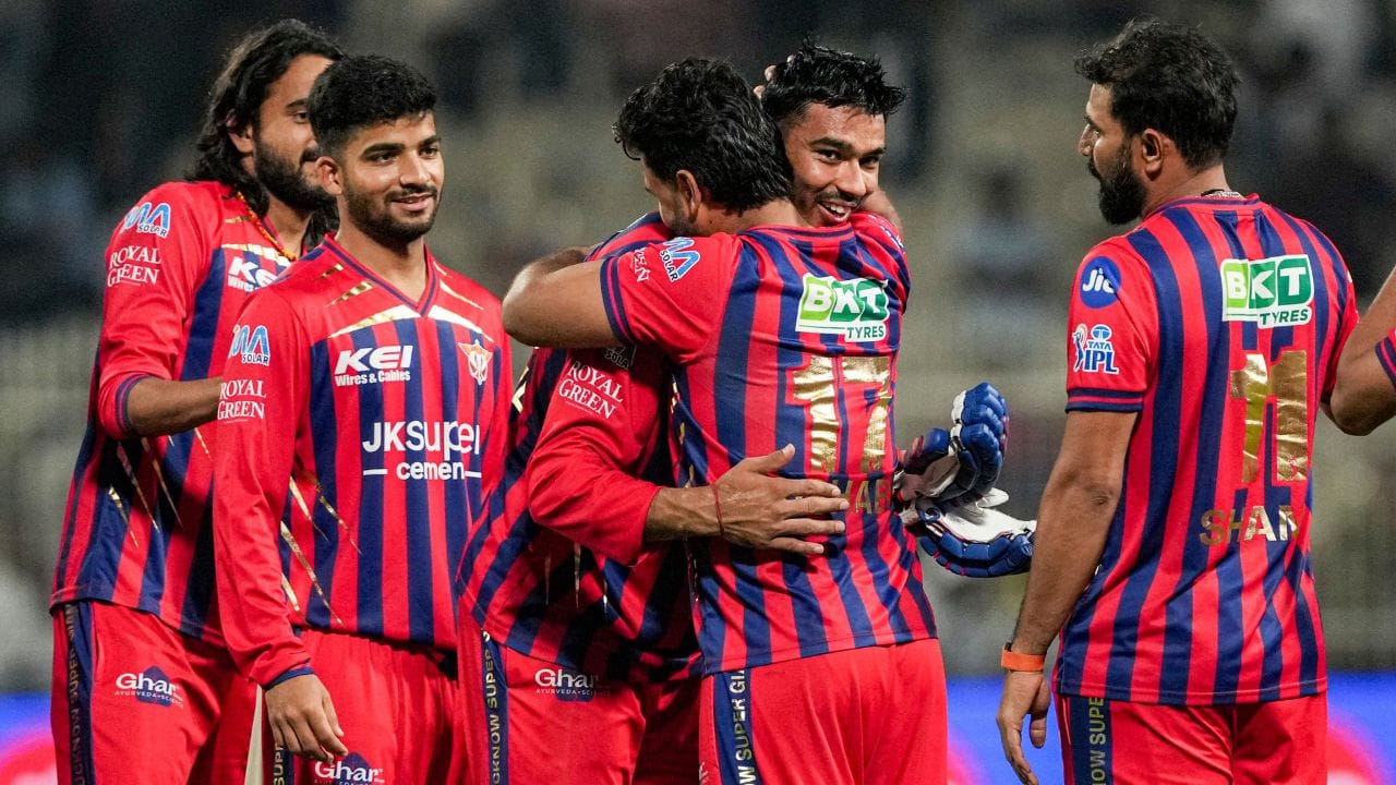 મુકુલ ચૌધરીએ 17 જાન્યુઆરી 2023ના રોજ 2022-23 રણજી ટ્રોફીમાં ફર્સ્ટ-ક્લાસ ડેબ્યૂ કર્યું હતું અને 24 ડિસેમ્બર 2025ના રોજ 2025-26 વિજય હજારે ટ્રોફીમાં લિસ્ટ A ડેબ્યૂ કર્યું હતું.