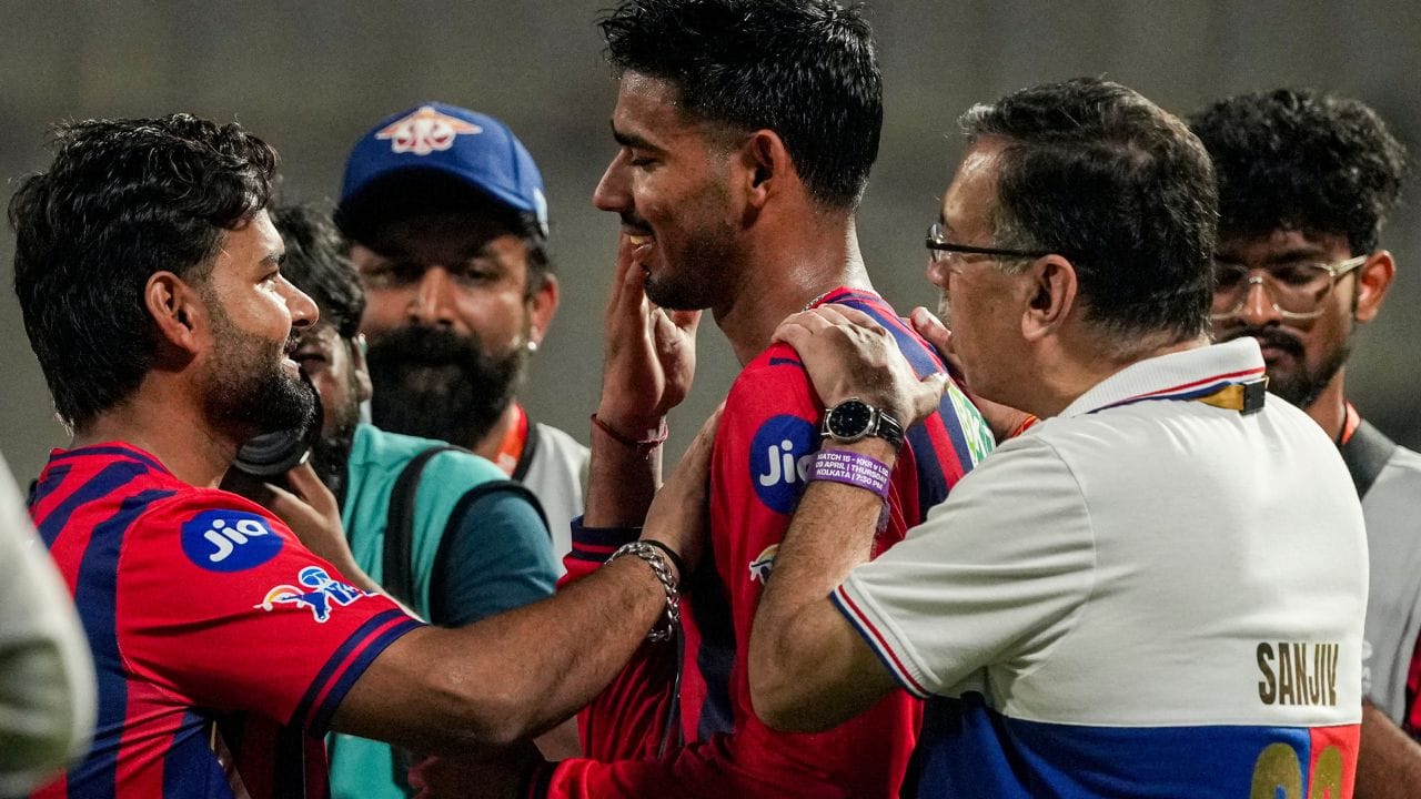 ઘરેલું ક્રિકેટમાં તેના પ્રદર્શને પહેલા સંકેત આપ્યા હતા કે, તે મોટા મંચ માટે તૈયાર છે. 2025ના અંડર 23 સ્ટેટ એ ટૂર્નામેન્ટમાં 617 રન તેમજ સૈયદ મુશ્તાર અલી ટ્રોફી 2025-26માં 199ના સ્ટ્રાઈક રેટથી 173 રન બનાવી તેમણે પંસદગીકર્તાઓનું ધ્યાન ખેંચ્યું હતુ.