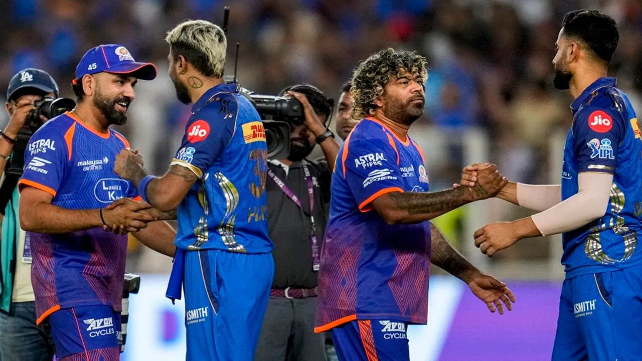 કાળી આર્મબેન્ડ પહેરવાનું કારણ ખૂબ જ પીડાદાયક હતું. મુંબઈ ઈન્ડિયન્સના સપોર્ટ સ્ટાફના એક સભ્યની પુત્રીનું અવસાન થયું છે. મુંબઈ ઈન્ડિયન્સે સોશિયલ મીડિયા પર આ માહિતી પોસ્ટ કરી.