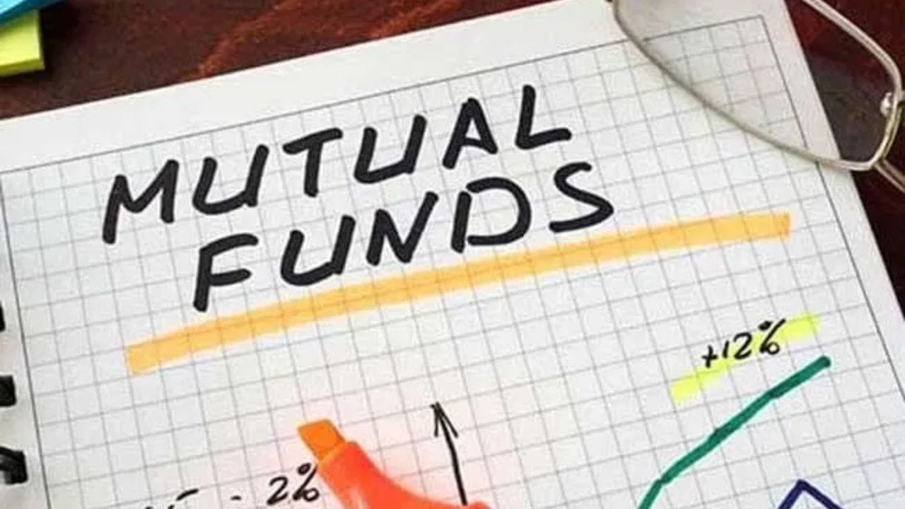 ફંડના ટોપ સ્ટોક હોલ્ડિંગ્સમાં HDFC બેંક (7.96%), પાવર ગ્રીડ કોર્પોરેશન (7.16%), કોલ ઇન્ડિયા (6.11%), ICICI બેંક (5.03%) અને ITC (5.00%) મુખ્ય છે. આ ઉપરાંત બજાજ હોલ્ડિંગ્સ, કોટક મહિન્દ્રા બેંક, મહિન્દ્રા એન્ડ મહિન્દ્રા, HCL ટેકનોલોજીસ અને એક્સિસ બેંકમાં પણ નોંધપાત્ર હિસ્સો છે. સેક્ટરની દ્રષ્ટિએ આ ફંડ બેંકો, આઈટી, પાવર, ઓટોમોબાઈલ્સ, કન્ઝ્યુમેબલ ફ્યુઅલ, FMCG, ફાઇનાન્સ, ફાર્મા, રિયલ્ટી અને ટેલિકોમ જેવા વિવિધ ક્ષેત્રોમાં રોકાણ ધરાવે છે.