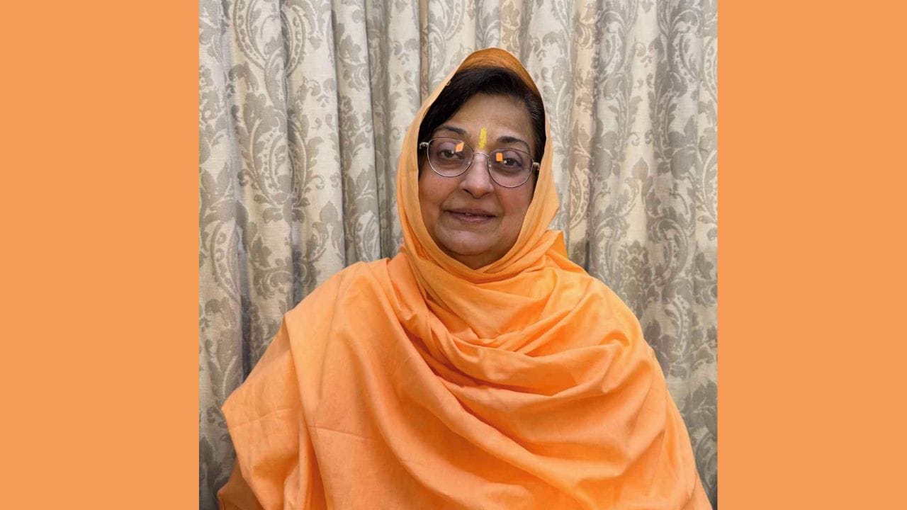 નીતાનો પ્રેમ માટે પોતાની કારકિર્દીનું બલિદાન ન આપવાનો નિર્ણય મોંઘો સાબિત થયો. ફિલ્મ ઉદ્યોગમાં આ વિવાદ જાણીતો થતાં જ નીતાનું કામ નકારાઈ ગયું. તેણી ઝડપથી મુખ્ય નાયિકામાંથી સહાયક ભૂમિકાઓ અને પછી વૃદ્ધ મહિલાઓની ભૂમિકાઓમાં પરિવર્તિત થઈ. તેણીએ ફિલ્મ ઉદ્યોગને કાયમ માટે અલવિદા કહી દીધું. સંજીવ કુમારથી અલગ થયા પછી, તેણીએ ક્યારેય બીજા કોઈ સાથે લગ્ન કર્યા નહીં. આખરે, તેની માતાની જેમ, તેણીએ પણ મા આનંદમયીના આશ્રમમાં આશ્રય લીધો.(ફોટો ક્રેડિટ-Google)