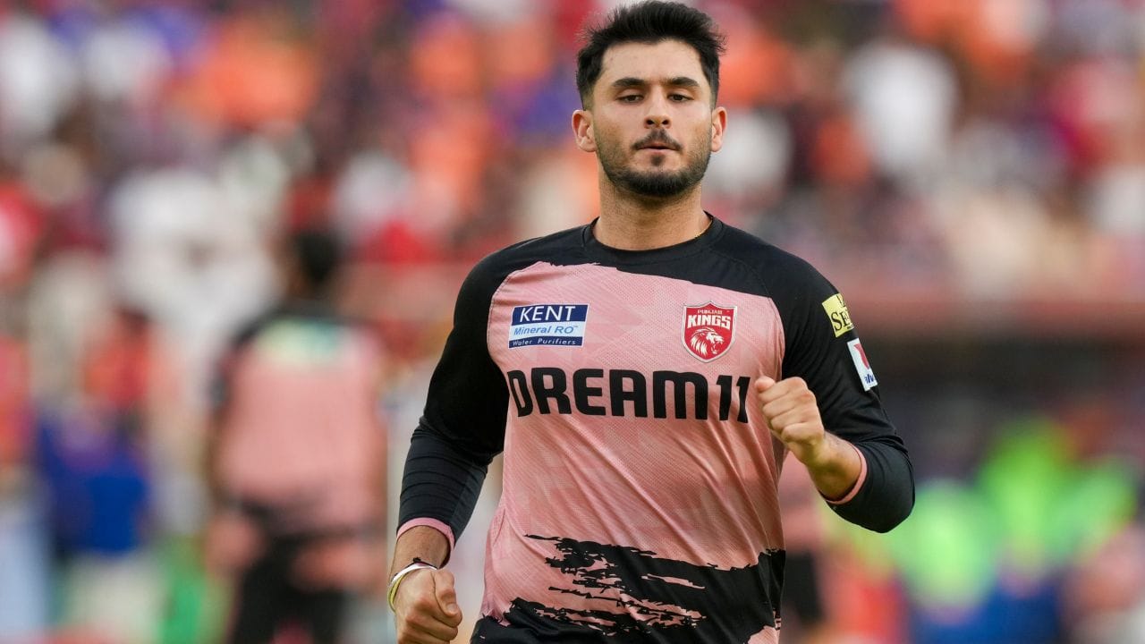 નેહલ વાઢેરાનો જન્મ 4 સપ્ટેમ્બર 2000ના રોજ થયો છે. તે એક ભારતીય ક્રિકેટર છે. તે ડાબા હાથનો બેટ્સમેન છે અને ક્યારેક લેગબ્રેક બોલર પણ છે. તે સ્થાનિક મેચોમાં પંજાબ અને ઇન્ડિયન પ્રીમિયર લીગમાં પંજાબ કિંગ્સ તરફથી રમે છે. 