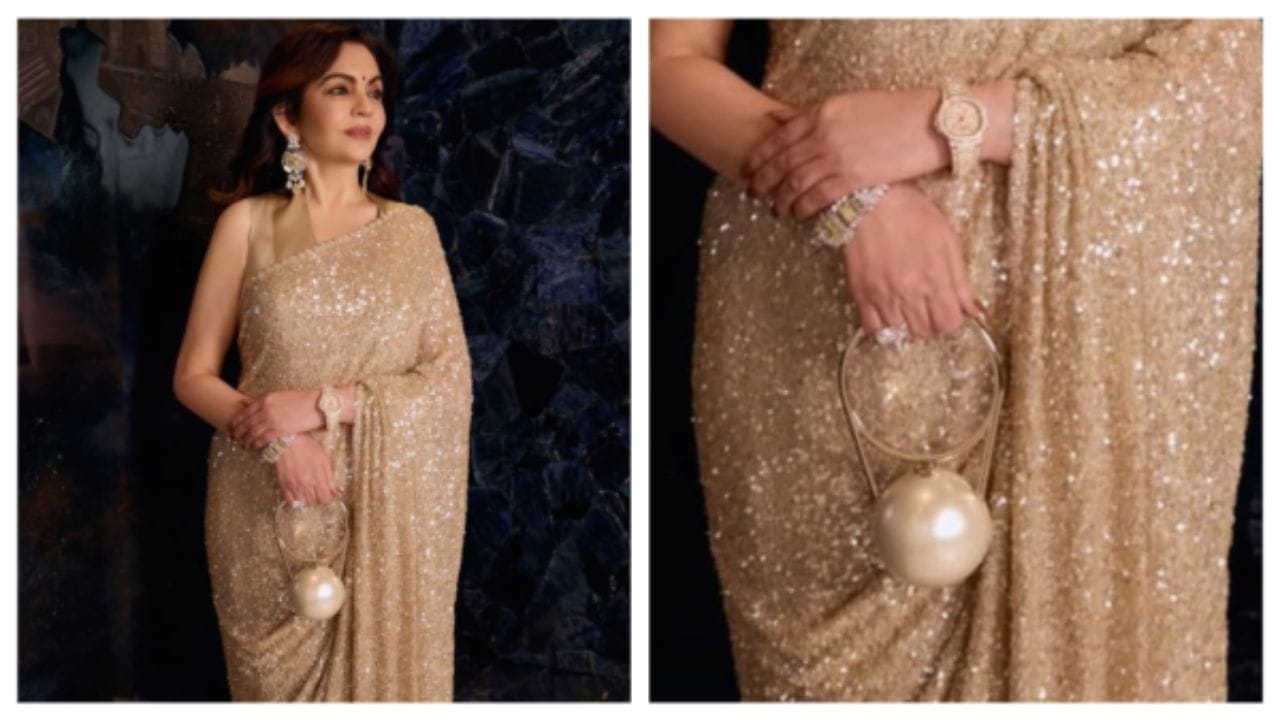 ચેનલ બ્રાન્ડનું આ પર્સ 20 થી 35 લાખ રૂપિયાની વચ્ચે છે. આ પર્સ ફક્ત સાથે રાખવા માટેનું એક્સેસરી નથી; તે એક વાસ્તવિક સ્ટેટમેન્ટ પીસ છે. જ્યારે હાથમાં પકડવામાં આવે છે, ત્યારે તે બેગ કરતાં વધુ હાથના ઘરેણાં જેવું લાગે છે, જે તમારા લુકને એક શાહી સ્પર્શ આપે છે. તેના કોમ્પેક્ટ કદ હોવા છતાં, આ પર્સ સરળતાથી લાઈમલાઈટ ચોરી લે છે; જ્યારે તેમાં નાની નાની અમુત વસ્તુ જ રહી શકે છે પણ ઘણી બધી વસ્તુઓ નથી સમાઈ શકતી, તેમ છતા અમિરી હોય તો અંબાણી પરિવાર જેવી, કે ભલે પર્સમાં કઈ કામનું રહે ના રહે પણ લાઈમ લાઈટ તો મળી જ જાય છે. (ફોટો ક્રેડિટ-Google)