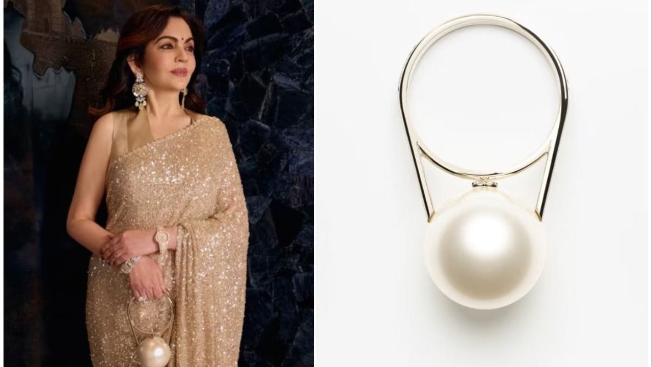 કોઈપણ ખાસ પાર્ટી કે ફંક્શનમાં, નીતા અંબાણી હંમેશા તેમના શાહી અંદાજથી લોકોનું ધ્યાન ખેંચે છે. નીતા અંબાણી હંમેશા એવા પોશાક પસંદ કરે છે જે આકર્ષણનું કેન્દ્ર બની જાય છે, જેના કારણે લોકો તેમના વિશે વિગતો શોધવાનું શરૂ કરે છે. (ફોટો ક્રેડિટ-Google)