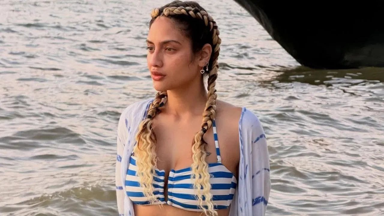 નુસરત જહાં બીચ પર ખૂબ જ ગ્લેમરસ અંદાજમાં જોવા મળી હતી. પાણીમાં પણ તેનો સ્ટાઇલિશ અને આકર્ષક લુક ચાહકોનું ધ્યાન ખેંચી રહ્યો હતો.