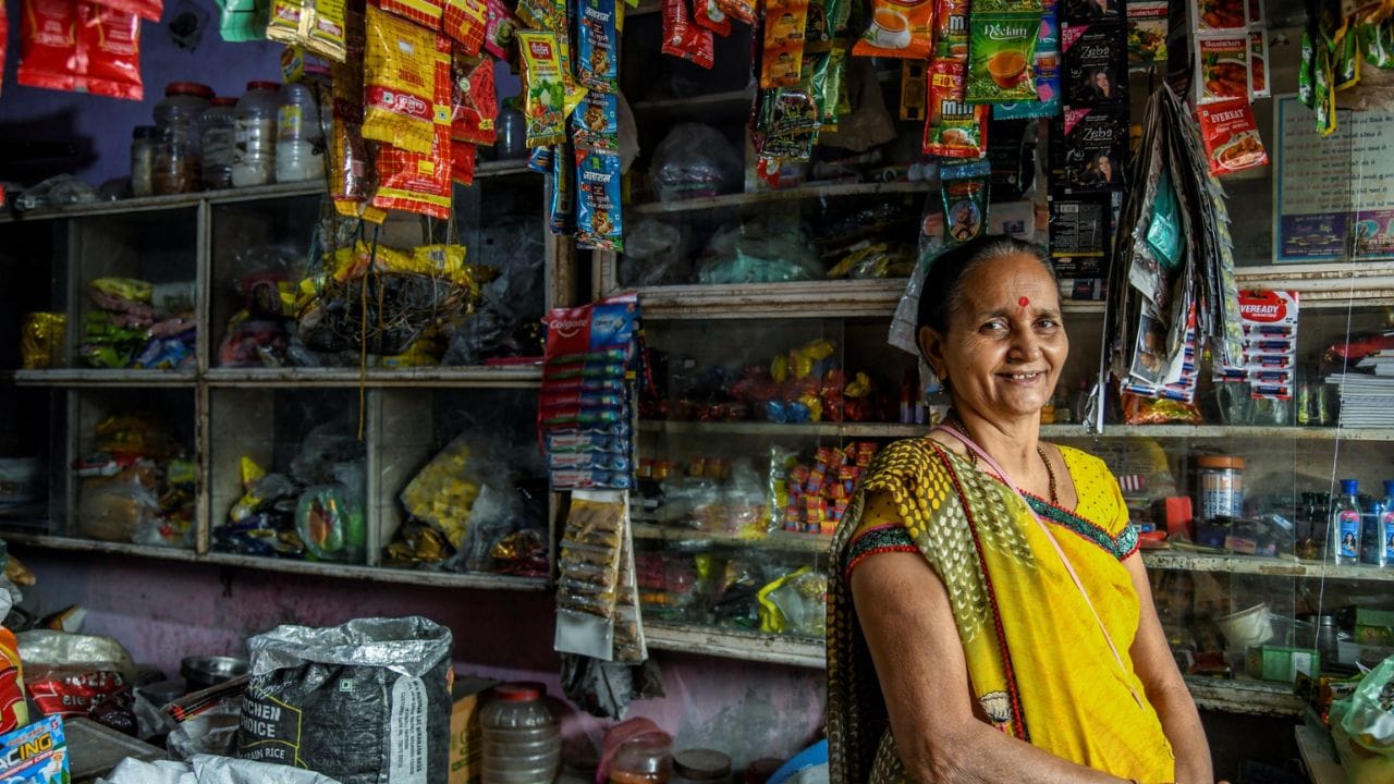 ત્યારબાદ આ બિલ અનેક વખત ફરીથી રજૂ કરવામાં આવ્યું, પરંતુ દરેક વખતે તે અંતિમ મંજૂરી સુધી પહોંચી શક્યું નહોતું. વર્ષ 2010માં આ બિલ રાજ્યસભામાં પાસ થઈ ગયું હતું, પરંતુ લોકસભામાં તેને મંજૂરી મળી નહોતી અને મામલો ફરી અટકી ગયો હતો. (Image Credit Source: Social Media)