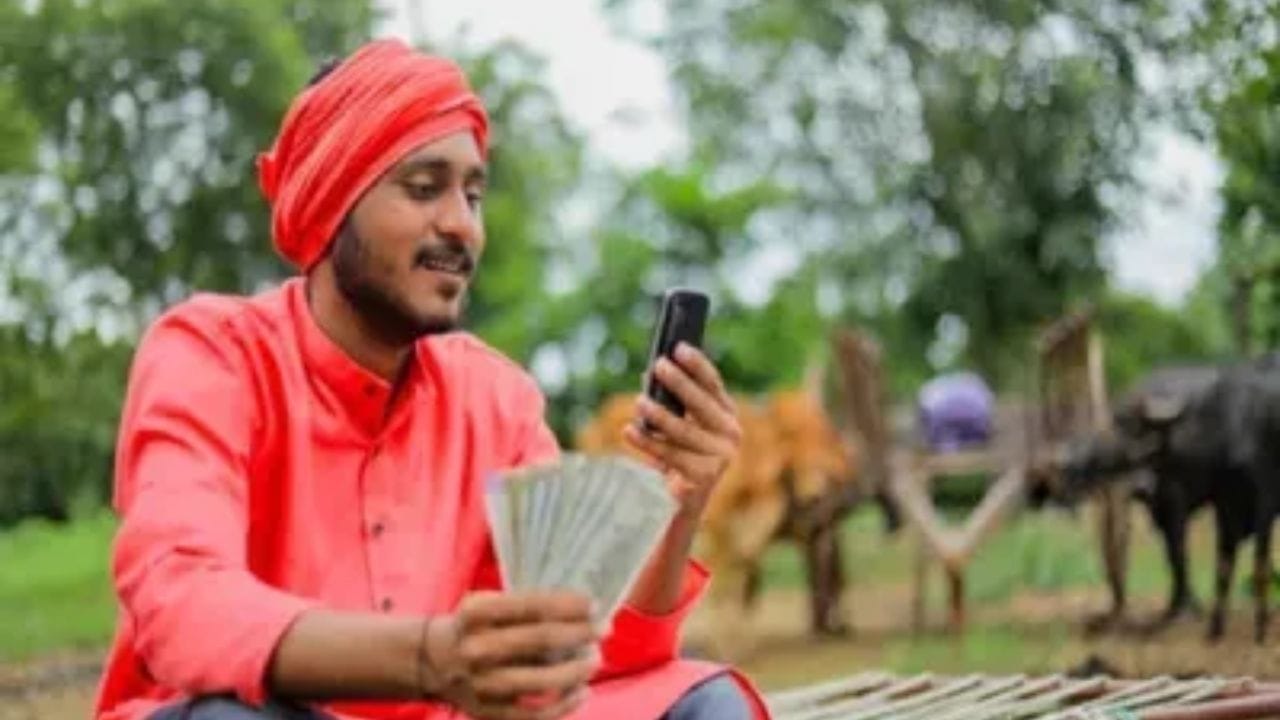 ખેડૂત ID કેવી રીતે મેળવવું?: ખેડૂતો તેમના રાજ્યના કૃષિ પોર્ટલ અથવા AgriStack પ્લેટફોર્મ પર જઈને ઓનલાઈન નોંધણી કરાવી શકે છે. આધાર કાર્ડ, લિંક્ડ મોબાઈલ નંબર અને જમીનના દસ્તાવેજો જરૂરી છે. નોંધણી પછી e-KYC જરૂરી રહેશે.
