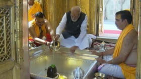 ગંગા એક્સપ્રેસવેના ઉદ્ઘાટન પહેલા પીએમની કાશી વિશ્વનાથ મંદિરમાં પૂજા