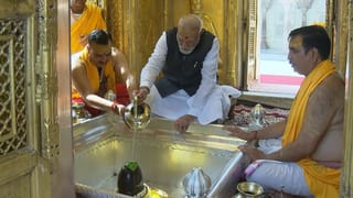 PM Modi: ગંગા એક્સપ્રેસવેના ઉદ્ઘાટન પહેલા PM મોદીએ કાશી વિશ્વનાથ મંદિરમાં કરી પૂજા