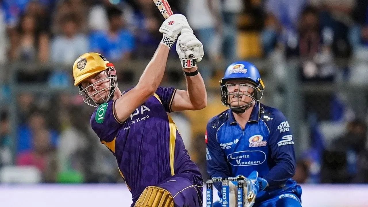 નવાઈની વાત એ છે કે, જે ખેલાડી પર કરોડોનો વરસાદ થયો છે, તે હજુ સુધી કુલ મળીને 25 રન પણ બનાવી શક્યો નથી. પ્રથમ મેચમાં 18 રન કર્યા બાદ, બીજી મેચમાં 2 અને ત્રીજી મેચમાં માત્ર 4 રન બનાવી તે આઉટ થયો હતો. ગ્રીનની આવી બેટિંગ જોઈને ક્રિકેટ જગતમાં સવાલ ઊઠી રહ્યા છે કે, શું KKR એ તેના પર આટલું મોટું રોકાણ કરીને ભૂલ કરી છે?