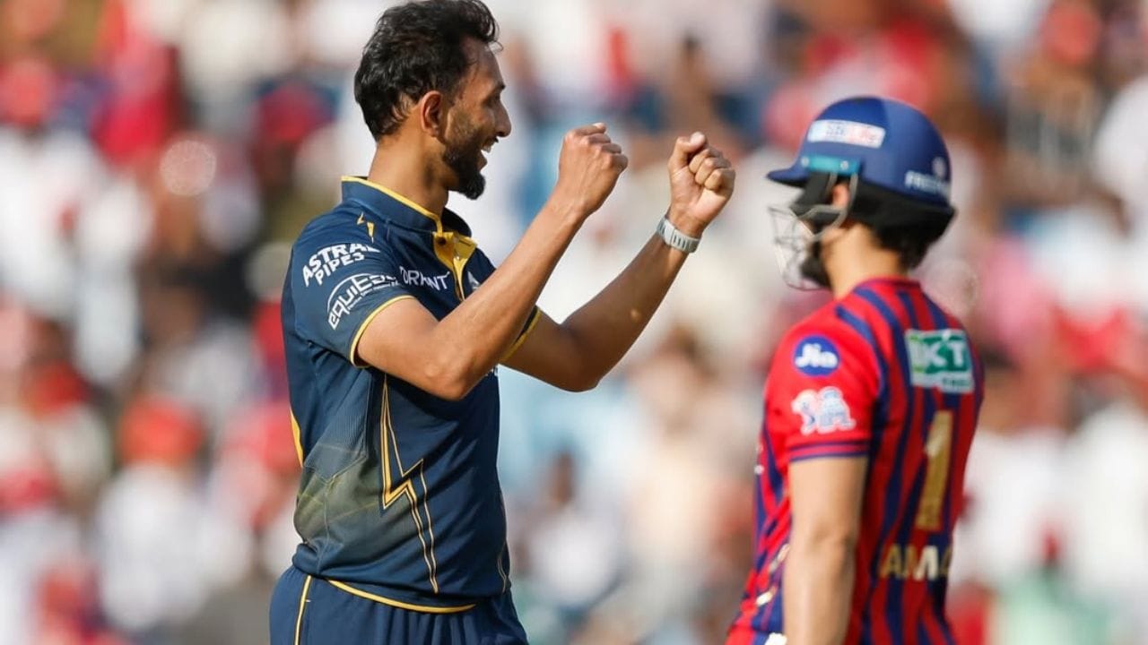 આઈપીએલમાં રવિવારના રોજ સુપર સંડે મેચમાં ડબલ હેડર મેચ જોવા મળી હતી. એકબાજુ લખનૌ સુપર જાયન્ટસે ગુજરાત ટાઈટન્સે હરાવ્યું હતુ. તો બીજી બાજુ રોયલ ચેલેન્જર્સ બેંગ્લુરુંએ મુંબઈ ઈન્ડિયન્સને હરાવ્યું હતુ. તો આપણે ડેબલ હેડર પછી પૈસાદાર ખેલાડી કોણ છે તેના વિશે જાણીએ.