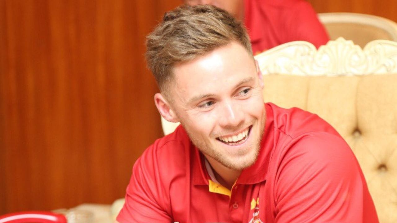 IPL 2026ની 20મી મેચમાં, રોયલ ચેલેન્જર્સ બેંગ્લોરે (RCB) વાનખેડે સ્ટેડિયમ ખાતે મુંબઈ ઈન્ડિયન્સ (MI) ને 18 રનથી હરાવ્યું.આરસીબીએ સિઝનમાં પોતાની ત્રીજી જીત મેળવી અત્યાર સુધી ફક્ત એક જ મેચ હારી છે. આરસીબીની જીતનો હીરો ફિલ સોલ્ટ રહ્યો હતો.