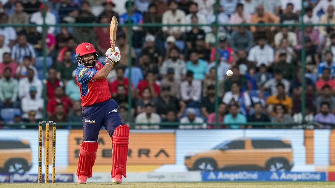 પ્રભસિમરન સિંહે પાવરપ્લે દરમિયાન કુલ 23 બોલનો સામનો કર્યો અને 71 રન બનાવ્યા, જે IPL પાવરપ્લેમાં પાંચમો સૌથી વધુ સ્કોર છે. આ સિઝન પ્રભસિમરન સિંહ માટે અત્યાર સુધી ઘણી સારી રહી છે. તેણે સાત મેચની છ ઇનિંગ્સમાં 287 રન બનાવ્યા છે. (PC: PTI)