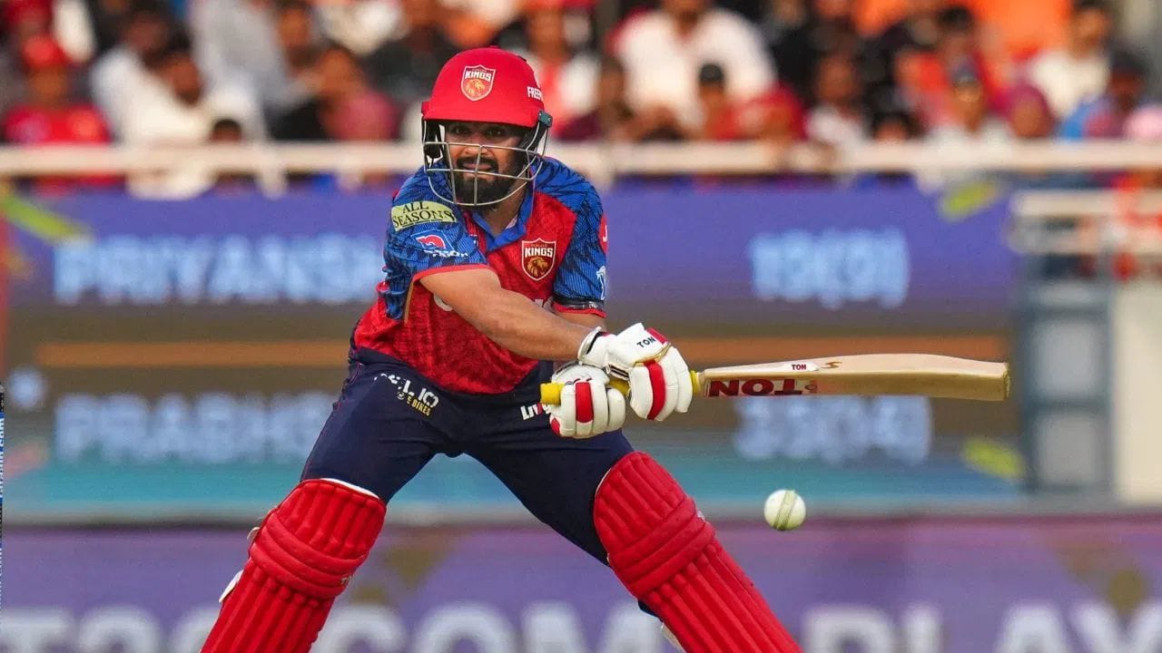 પ્રભસિમરન સિંહે પોતાની ઈનિંગ દરમિયાન એક ઓવરમાં છ ચોગ્ગા ફટકારવાની સિદ્ધિ પણ હાંસલ કરી. મુકેશ કુમારની ઓવરમાં તેણે દરેક બોલ પર ચોગ્ગો ફટકાર્યો અને ઓવરમાં કુલ 24 રન બનાવ્યા. 