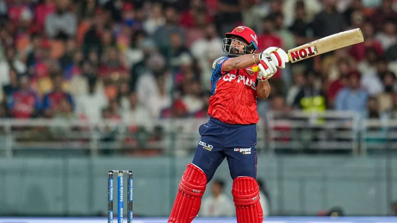 IPLના ઈતિહાસમાં આ ફક્ત ત્રીજી વખત છે જ્યારે કોઈ બેટ્સમેને એક ઓવરમાં છ ચોગ્ગા ફટકાર્યા હોય. આ પહેલા 2012માં અજિંક્ય રહાણે અને 2021માં પૃથ્વી શોએ છ બોલમાં છ ચોગ્ગા ફટકાર્યા હતા.