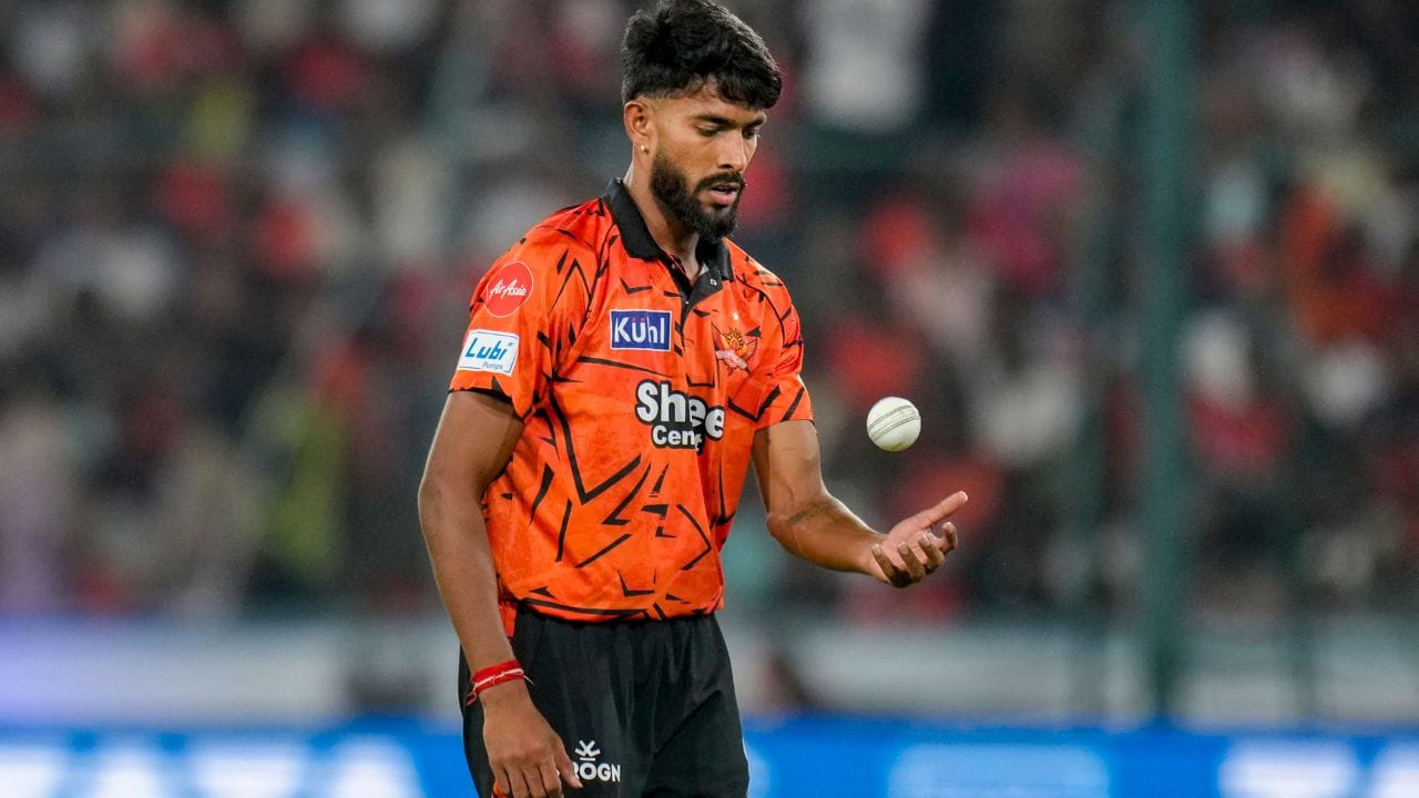 એકેડેમીમાં તે ઓસ્ટ્રેલિયાના મહાન ગ્લેન મેકગ્રા સાથે કામ કરી ચૂક્યો છે, અને SRHના પેસ બોલિંગ કોચ વરુણ એરોનનો ટેકો મળ્યો હતો.