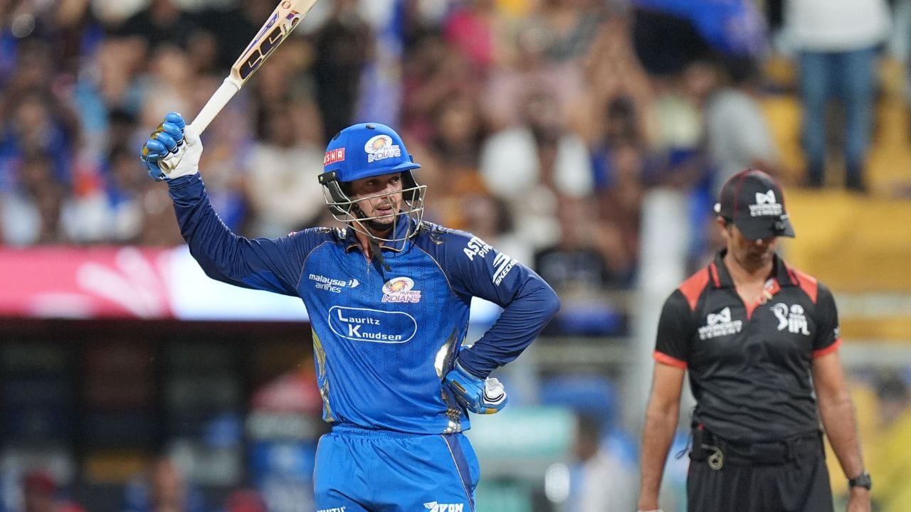 ડી કોકે માત્ર 53 બોલમાં સદી ફટકારી હતી. આ ખેલાડીએ 7 છગ્ગા અને 7 ચોગ્ગાની મદદથી સદી પૂરી કરી હતી. આ IPL 2026 માં ડી કોકની પહેલી સદી અને તેના IPL કારકિર્દીની ત્રીજી સદી છે. ડી કોકે 60 બોલમાં અણનમ 112 રન બનાવ્યા હતા.