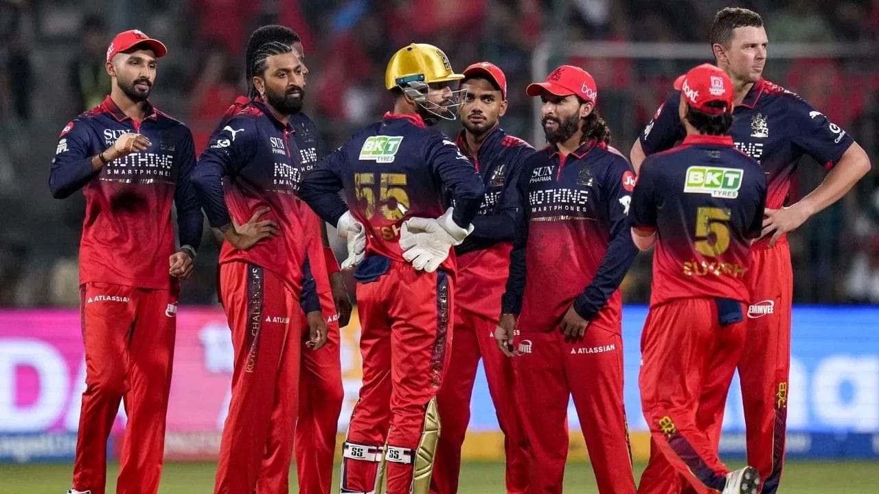 ઈન્ડિયન પ્રીમિયર લીગ (IPL) આજે (18 એપ્રિલ) તેની 18મી વર્ષગાંઠ ઉજવી રહી છે. આ લીગ 18 એપ્રિલ, 2008 ના રોજ શરૂ થઈ હતી. લીગની પહેલી મેચ બેંગલુરુના એમ. ચિન્નાસ્વામી સ્ટેડિયમ ખાતે રમાઈ હતી. આજે, 18 વર્ષ પછી, આ સ્ટેડિયમ એક ખાસ મેચનું આયોજન કરશે.