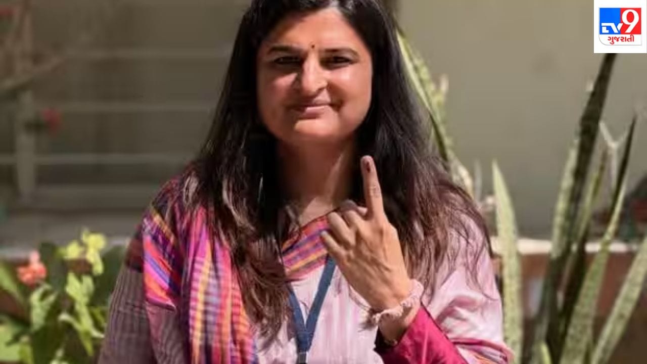 રાજકોટમાં કોંગ્રેસે RJ આભાને મેદાનમાં ઉતારી 'યુવા કાર્ડ' ખેલ્યું હતું. ડિજિટલ પ્લેટફોર્મ પર હજારો ફોલોઅર્સ હોવા છતાં, તે ફોલોઅર્સ વોટમાં પરિવર્તિત ન થયા અને તેમને હારનો સ્વાદ ચાખવો પડ્યો.