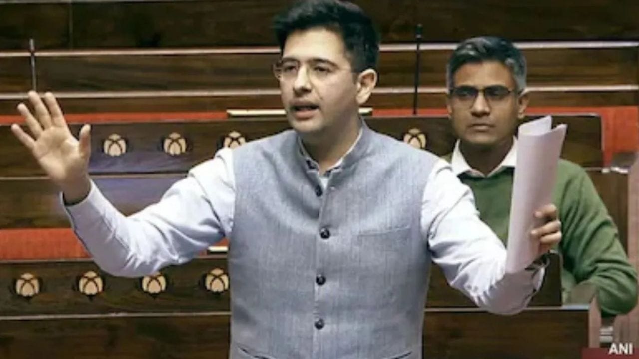 રાઘવ ચઢ્ઢાએ આમ આદમી પાર્ટી છોડીને ભાજપમાં જોડાવાનો નિર્ણય લીધો છે. છેલ્લા 13 વર્ષથી તેઓ 'આપ' સાથે જોડાયેલા હતા. 2013માં તેઓ આમ આદમી પાર્ટીના સ્થાપક સભ્ય તરીકે જોડાયા હતા. ત્યારે ચાલો જાણીએ કે રાજકારણમાં આવતા પહેલા તેઓ શું કરતા હતા અને તેમની મોટી સિદ્ધિઓ શું રહી છે?