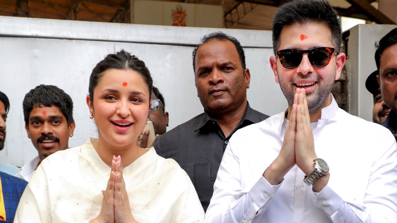 રાઘવ ચઢ્ઢા એક ભારતીય રાજકારણી અને આમ આદમી પાર્ટીના સભ્ય છે, જે ભારતીય સંસદના ઉપલા ગૃહ રાજ્યસભામાં સંસદ સભ્ય તરીકે સેવા આપી ચૂક્યા છે.તેમના પરિવારમાં પિતા સુનીલ ચઢ્ઢા (ઉદ્યોગપતિ), માતા અલકા ચઢ્ઢા (ગૃહિણી) અને એક નાની બહેન છે.