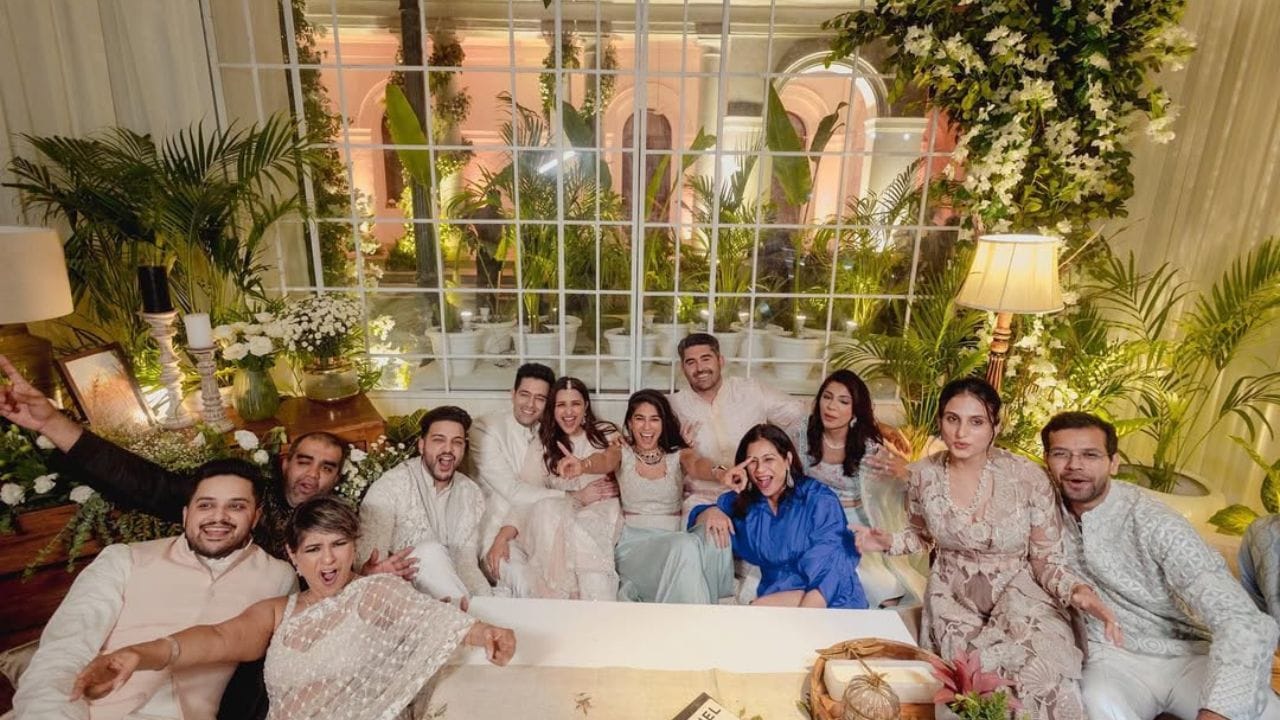 તેમની શરૂઆતની કારકિર્દીમાં તેમણે ડેલોઇટ અને ગ્રાન્ટ થોર્ન્ટન સહિતની એકાઉન્ટન્સી કંપનીઓ સાથે કામ કર્યું છે.તેઓ એક કાર્યરત ચાર્ટર્ડ એકાઉન્ટન્ટ પણ છે.