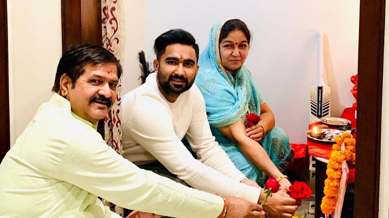 ફેબ્રુઆરી 2022માં ઇન્ડિયન પ્રીમિયર લીગ ટુર્નામેન્ટ માટે ઓક્શનમાં ગુજરાત ટાઇટન્સ દ્વારા તેને ખરીદવામાં આવ્યો. 8 એપ્રિલ 2022ના રોજ, પંજાબ કિંગ્સ સામેની મેચ દરમિયાન, તેણે મેચના છેલ્લા બે બોલ પર સતત છગ્ગા ફટકાર્યા હતા.