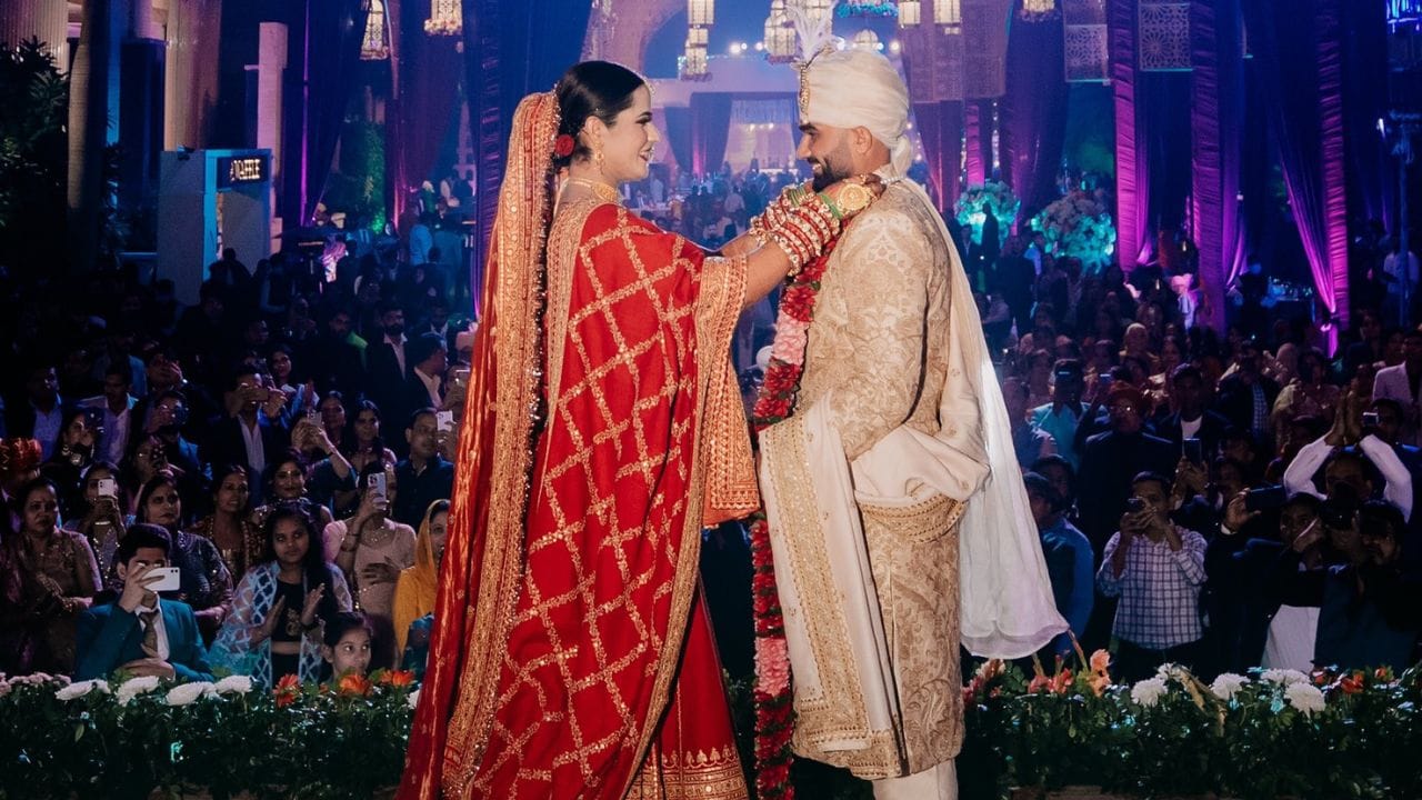 ભારતીય ક્રિકેટર અને IPL સ્ટાર રાહુલ તેવતિયાએ 29 નવેમ્બર, 2021ના ​​રોજ રિદ્ધિ પન્નુ સાથે લગ્ન કર્યા હતા. આ સમારોહ ગુરુગ્રામમાં યોજાયો હતો.