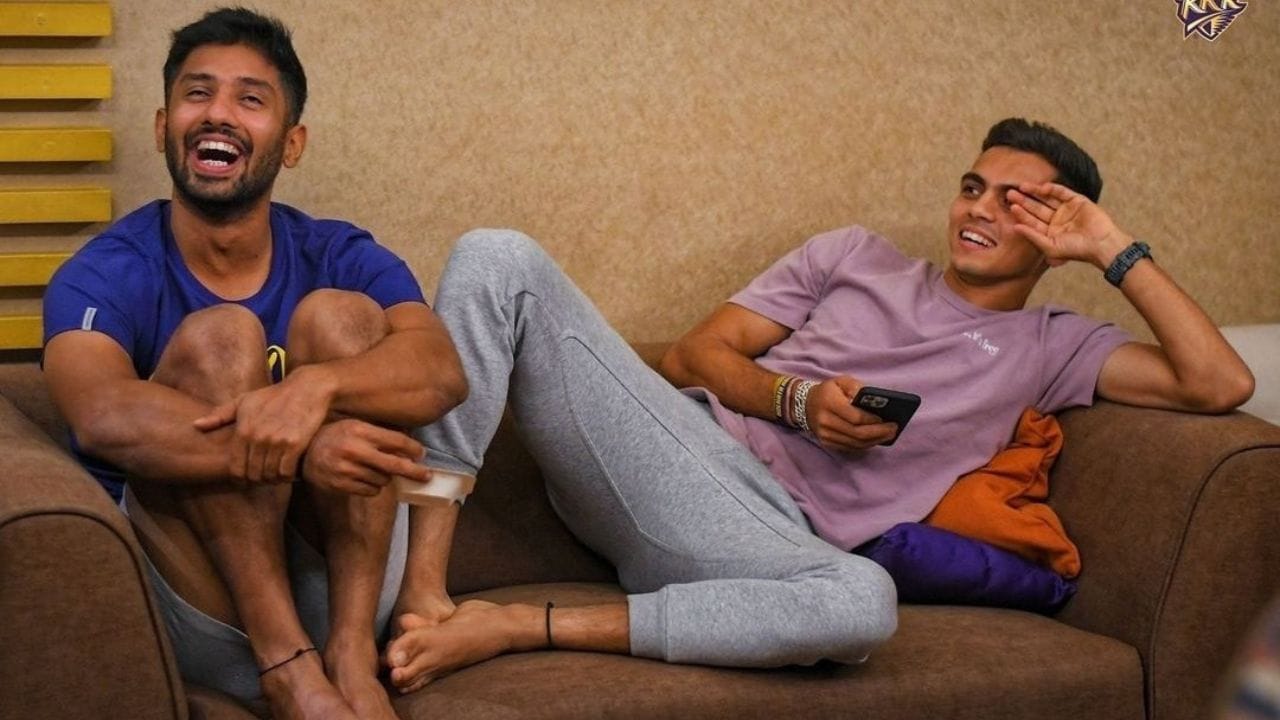  રાહુલ અજય ત્રિપાઠીનો જન્મ 2 માર્ચ 1998ના રોજ થયો છે. તે એક ભારતીય આંતરરાષ્ટ્રીય ક્રિકેટર છે. તે સ્થાનિક ક્રિકેટમાં મહારાષ્ટ્ર અને ઇન્ડિયન પ્રીમિયર લીગમાં કોલકાતા નાઈટ રાઇડર્સનું પ્રતિનિધિત્વ કરે છે.