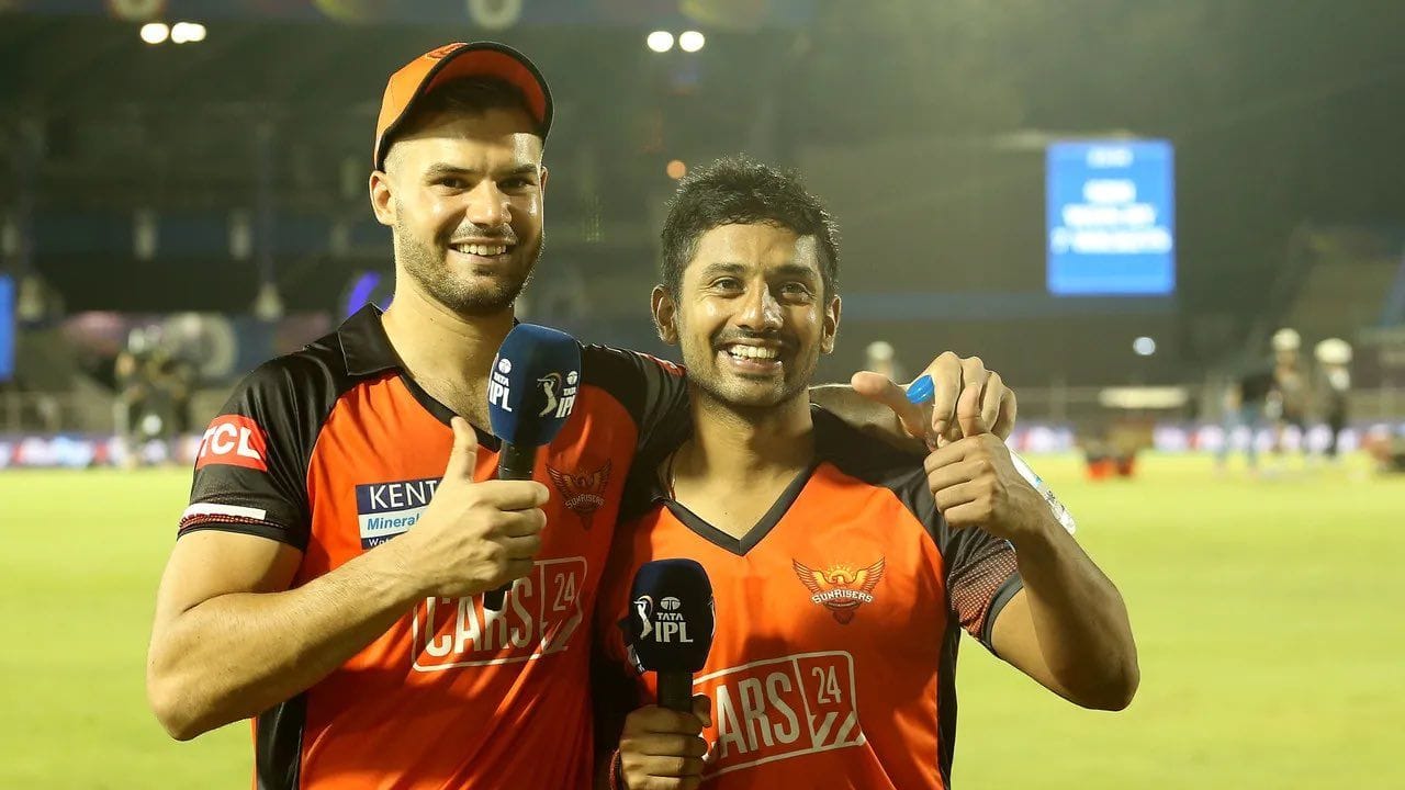 2025ની IPLઓક્શનમાં ચેન્નાઈ સુપર કિંગ્સ દ્વારા ખરીદવામાં આવ્યો હતો અને તેઓ તેમના સ્થાનિક ટીમના કેપ્ટન રુતુરાજ ગાયકવાડ સાથે ટીમનું પ્રતિનિધિત્વ કર્યું હતુ. 