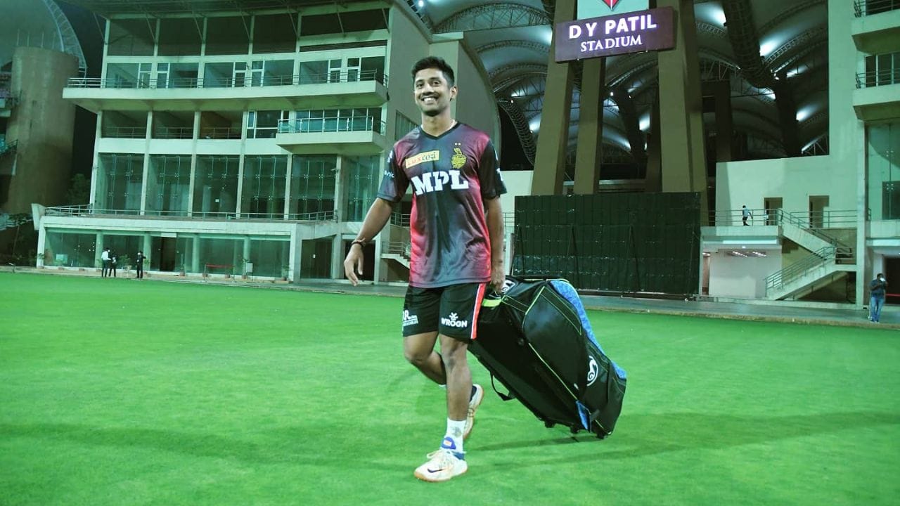  ડિસેમ્બર 2022માં રાહુલ ત્રિપાઠીને શ્રીલંકા સામેની T20I સીરિઝમાં ભારત માટે રમવા માટે પસંદ કરવામાં આવ્યો હતો.પછીના મહિને 5 જાન્યુઆરી 2023ના રોજ, ત્રિપાઠીએ 31 વર્ષની ઉંમરે શ્રીલંકા સામે મહારાષ્ટ્ર ક્રિકેટ એસોસિએશન સ્ટેડિયમ, પુણે ખાતે સીરિઝની બીજી મેચમાં ભારત માટે ટ્વેન્ટી20 આંતરરાષ્ટ્રીય ક્રિકેટમાં પ્રવેશ કર્યો હતો, તેઓ તેમની ડેબ્યૂ ઇનિંગમાં 5 રન બનાવીને આઉટ થયો હતો