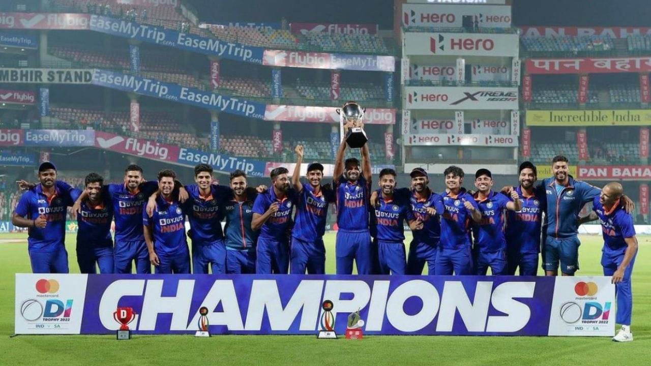 ફેબ્રુઆરી 2022માં IPL ઓક્શનમાં સનરાઇઝર્સ હૈદરાબાદ દ્વારા ખરીદવામાં આવ્યા હતા જ્યાં તેમણે અત્યાર સુધીની તેમની શ્રેષ્ઠ IPL સીઝન રમી હતી, ત્યારબાદ તેમને 2024ની IPL પછી રિલીઝ કરવામાં આવ્યા હતો.