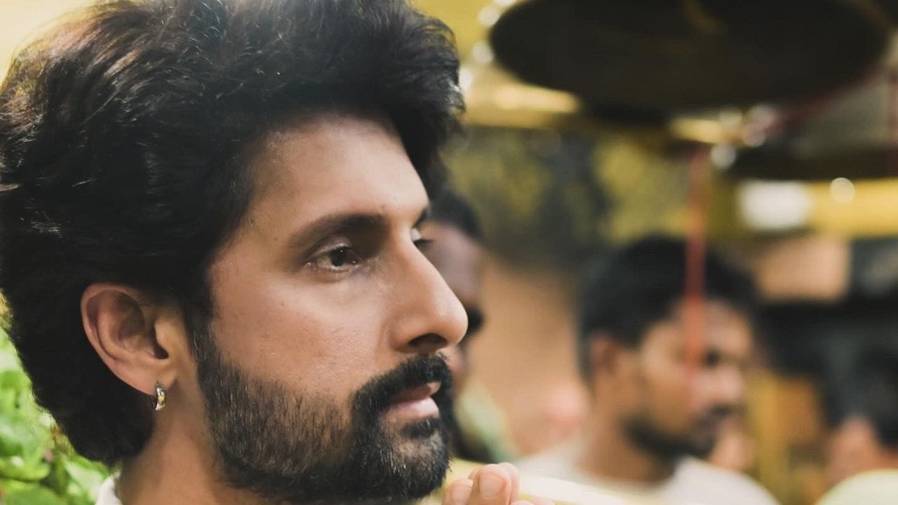  મોડેલિંગથી પોતાના કરિયરની શરુઆત કરનાર રવિ દુબેની ઓળખ ટીવી સિરીયલથી મળી છે. તેમણે અનેક હિટ સીરિયલ આપી છે. વેબ સીરિઝમાં પણ કામ કરી ચૂક્યો છે, રામાયણ ફિલ્મ માટે રવિ દુબેને 2-4 કરોડ રુપિયાની ફી મળી છે. કુલ નેટવર્થ 67,47 કરોડ છે.