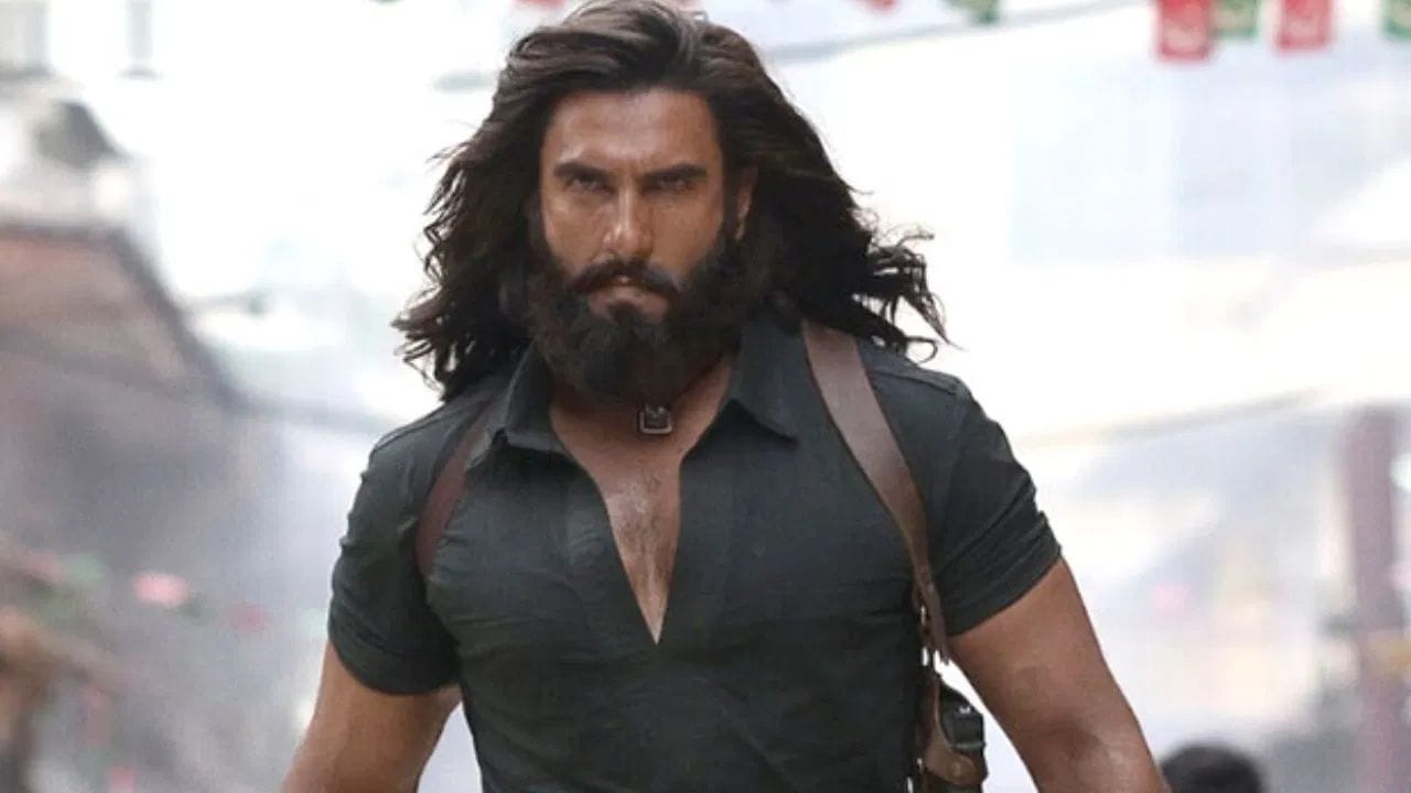 સેકનિલ્કના જણાવ્યા મુજબ 'ધુરંધર 2' એ 27 દિવસમાં ₹1727.93 કરોડની કમાણી કરી છે. આ ફિલ્મ હજુ પણ કરોડોની કમાણી કરી રહી છે. તે 'દંગલ', 'બાહુબલી 2' અને 'પુષ્પા 2' પછી ભારતની ચોથી સૌથી વધુ કમાણી કરનારી ફિલ્મનો રેકોર્ડ ધરાવે છે.