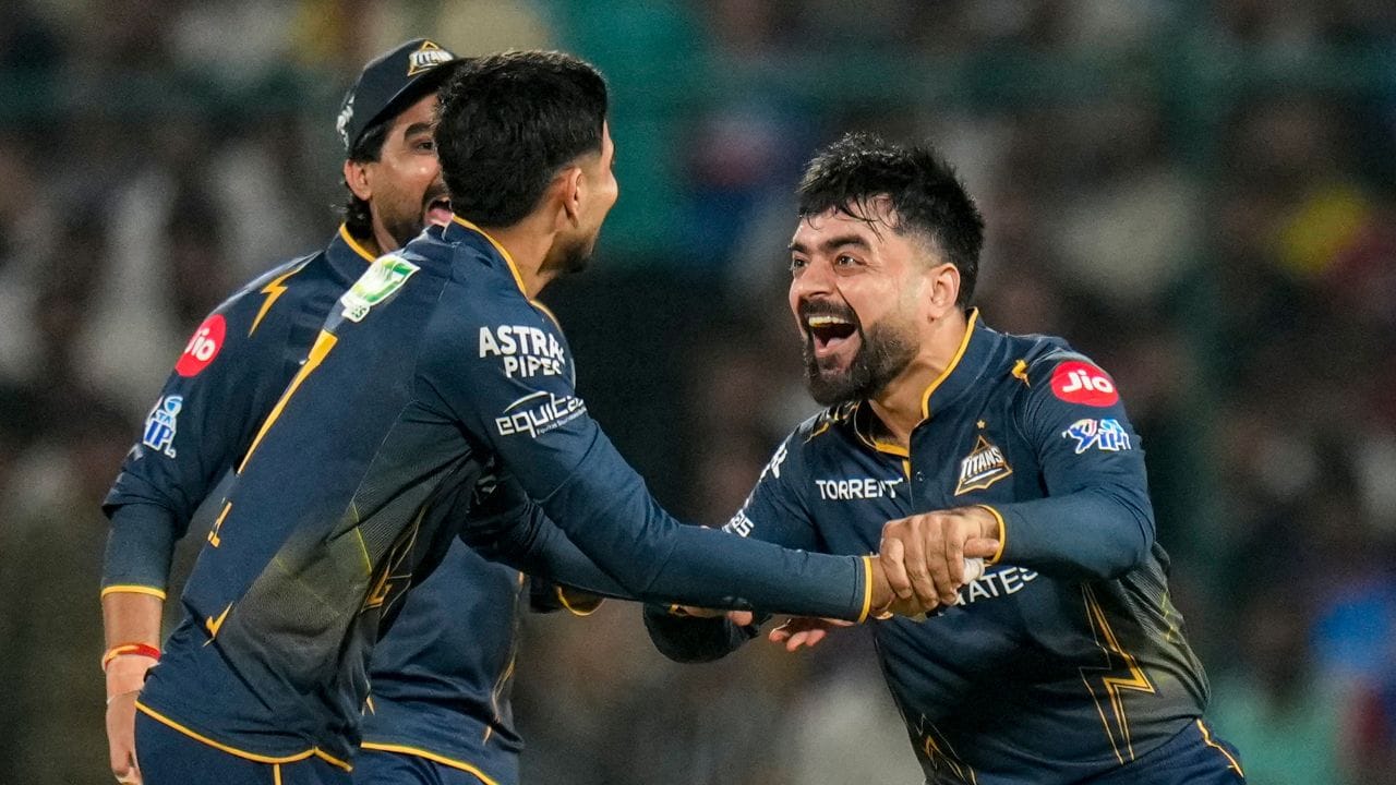 ગુજરાત ટાઈટન્સે ઈન્ડિયન પ્રીમિયર લીગ 2026ની 14મી મેચમાં દિલ્હી કેપિટલ્સને મેચના છેલ્લા બોલ પર એક રનથી હાર આપી હતી. ગુજરાત ટાઈટન્સે  પહેલી જીત મેળવી છે. તો દિલ્હી કેપિટલ્સને પહેલી હાર મળી છે. આ મેચમાં બંન્ને ટીમના ખેલાડીઓએ શાનદાર પ્રદર્શન કર્યું હતુ.