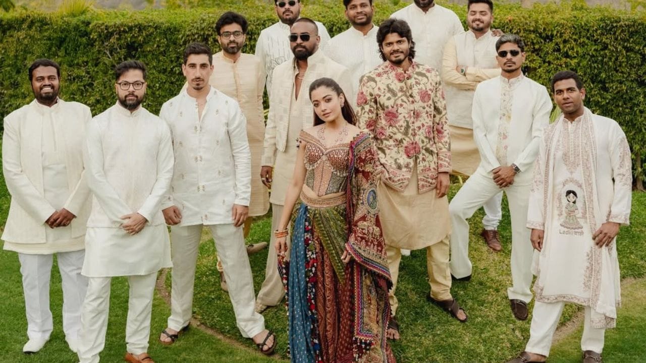 નેશનલ ક્રશ રશ્મિકા મંદાના 30 વર્ષની થઈ ગઈ છે. તેનો જન્મ 5 એપ્રિલ, 1996ના રોજ વિરાજપેટમાં થયો હતો. તે સાઉથ અને બોલિવુડ બંને પ્રકારની ફિલ્મોમાં કામ કર્યું છે, બંને ઉદ્યોગોમાં હિટ ફિલ્મો આપી છે.